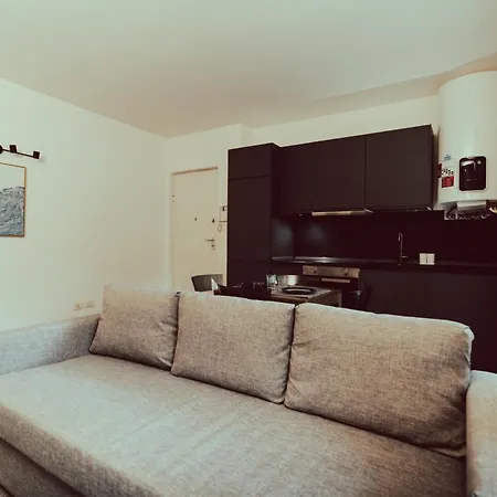 Wood Exclusive With Free Parking *