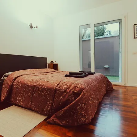 Wood Exclusive With Free Parking Apartment