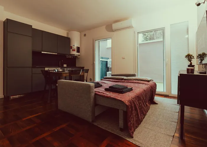 Wood Exclusive With Free Parking Apartment Ravenna